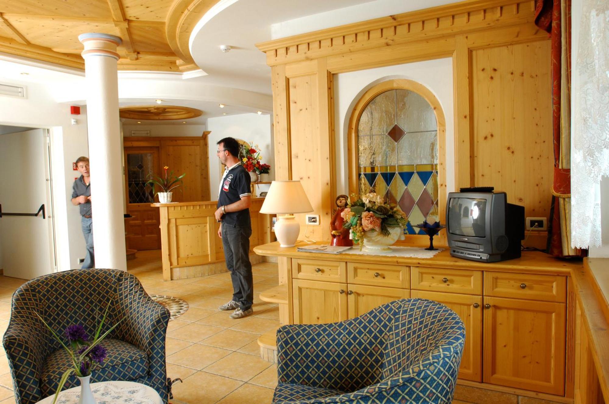Hotel Falzares San Cassiano  Eksteriør bilde