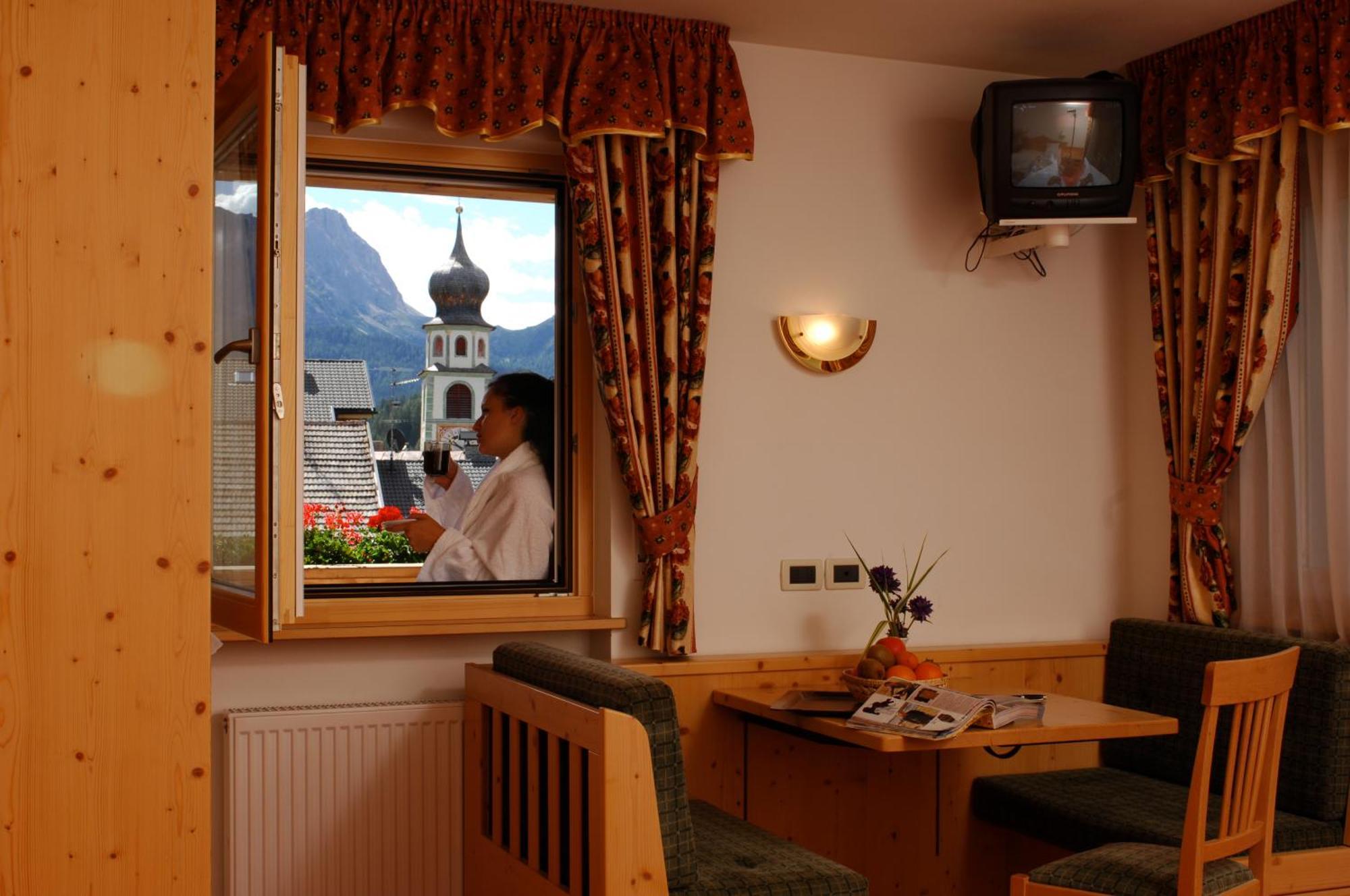 Hotel Falzares San Cassiano  Eksteriør bilde